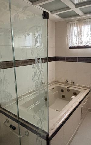 Apartamento à venda com 180m², 3 quartos e 2 vagas Apartamento à venda com 180m², 3 quartos e 2 vagasBanheiro da Suíte