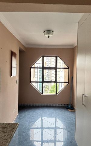 Apartamento à venda com 180m², 3 quartos e 2 vagas Apartamento à venda com 180m², 3 quartos e 2 vagasÁrea de Serviço