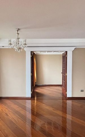 Apartamento à venda com 180m², 3 quartos e 2 vagas Apartamento à venda com 180m², 3 quartos e 2 vagasSala