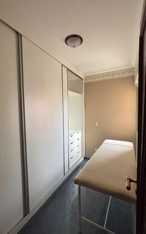 Apartamento à venda com 180m², 3 quartos e 2 vagas Apartamento à venda com 180m², 3 quartos e 2 vagasQuarto de Serviço