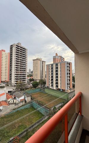 Apartamento à venda com 180m², 3 quartos e 2 vagas Apartamento à venda com 180m², 3 quartos e 2 vagasVaranda