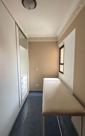 Apartamento à venda com 180m², 3 quartos e 2 vagas Apartamento à venda com 180m², 3 quartos e 2 vagasQuarto de Serviço