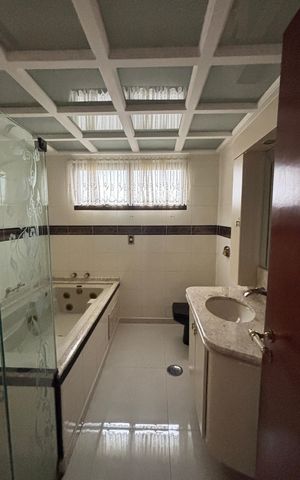 Apartamento à venda com 180m², 3 quartos e 2 vagas Apartamento à venda com 180m², 3 quartos e 2 vagasBanheiro da Suíte