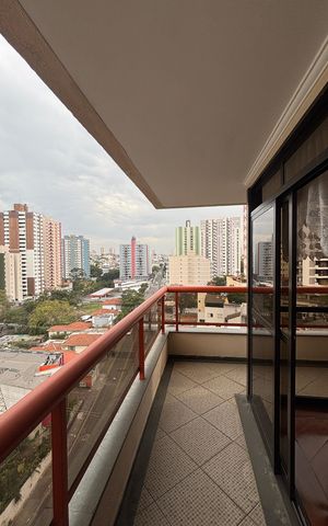 Apartamento à venda com 180m², 3 quartos e 2 vagas Apartamento à venda com 180m², 3 quartos e 2 vagasVaranda