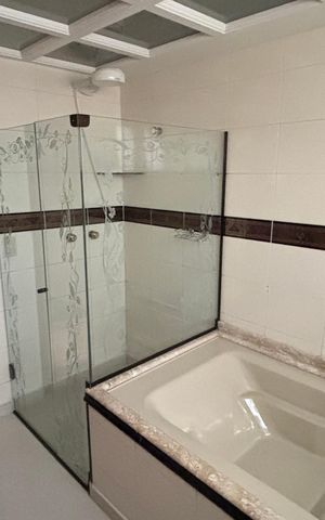 Apartamento à venda com 180m², 3 quartos e 2 vagas Apartamento à venda com 180m², 3 quartos e 2 vagasBanheiro da Suíte