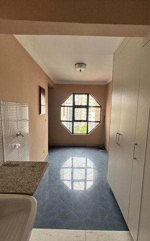 Apartamento à venda com 180m², 3 quartos e 2 vagas Apartamento à venda com 180m², 3 quartos e 2 vagasÁrea de Serviço