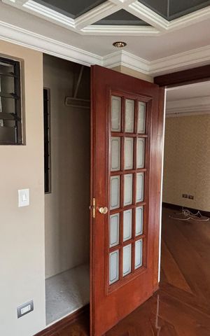 Apartamento à venda com 180m², 3 quartos e 2 vagas Apartamento à venda com 180m², 3 quartos e 2 vagasEscritório