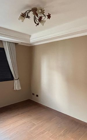 Apartamento à venda com 180m², 3 quartos e 2 vagas Apartamento à venda com 180m², 3 quartos e 2 vagasSuíte