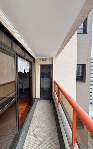 Apartamento à venda com 180m², 3 quartos e 2 vagas Apartamento à venda com 180m², 3 quartos e 2 vagasVaranda