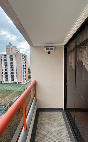 Apartamento à venda com 180m², 3 quartos e 2 vagas Apartamento à venda com 180m², 3 quartos e 2 vagasVaranda
