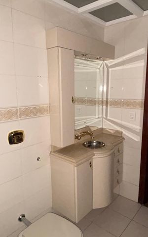 Apartamento à venda com 180m², 3 quartos e 2 vagas Apartamento à venda com 180m², 3 quartos e 2 vagasBanheiro