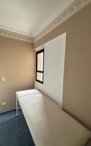 Apartamento à venda com 180m², 3 quartos e 2 vagas Apartamento à venda com 180m², 3 quartos e 2 vagasQuarto de Serviço