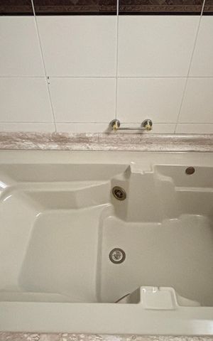 Apartamento à venda com 180m², 3 quartos e 2 vagas Apartamento à venda com 180m², 3 quartos e 2 vagasBanheiro da Suíte