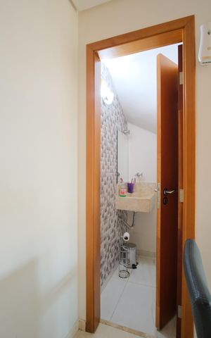 Casa de condomínio à venda com 163m², 3 quartos e 2 vagasLavabo