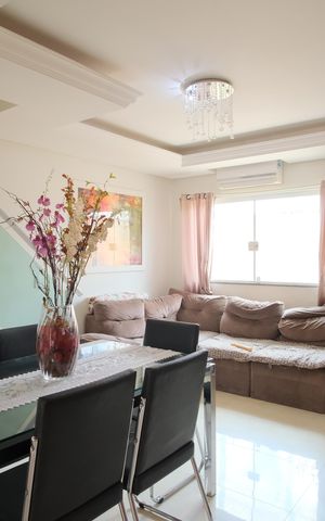 Casa de condomínio à venda com 163m², 3 quartos e 2 vagasSala