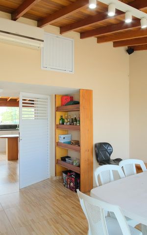 Casa de condomínio à venda com 163m², 3 quartos e 2 vagasTerraço