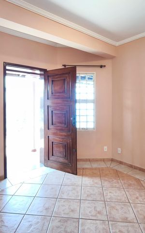 Casa à venda com 255m², 4 quartos e 2 vagas Casa à venda com 255m², 4 quartos e 2 vagasSala de Jantar