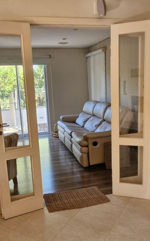 Casa de condomínio à venda com 290m², 4 quartos e 6 vagas Casa de condomínio à venda com 290m², 4 quartos e 6 vagasSala