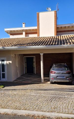 Casa de condomínio à venda com 290m², 4 quartos e 6 vagas Casa de condomínio à venda com 290m², 4 quartos e 6 vagasFachada