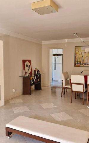Casa de condomínio à venda com 290m², 4 quartos e 6 vagas Casa de condomínio à venda com 290m², 4 quartos e 6 vagasSala