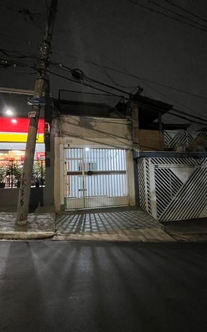 Casa para alugar com 100m², 2 quartos e 1 vaga Casa para alugar com 100m², 2 quartos e 1 vagaFachada