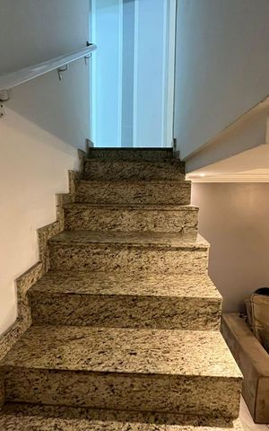 Casa para alugar com 100m², 2 quartos e 1 vaga Casa para alugar com 100m², 2 quartos e 1 vagaEscada