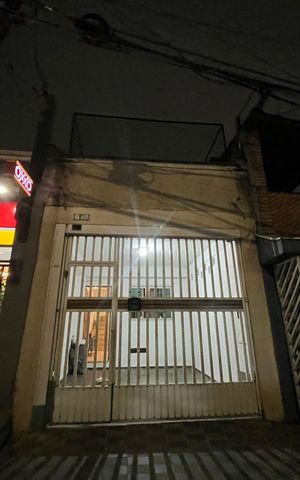 Casa para alugar com 100m², 2 quartos e 1 vaga Casa para alugar com 100m², 2 quartos e 1 vagaFachada