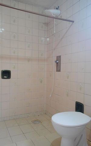 Casa para alugar com 130m², 2 quartos e 2 vagasBanheiro da Suíte 1