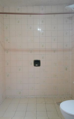 Casa para alugar com 130m², 2 quartos e 2 vagasBanheiro da Suíte 1