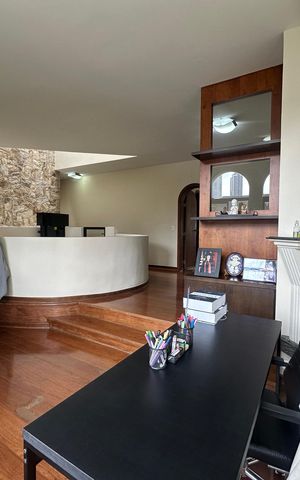 Casa à venda com 700m², 4 quartos e 4 vagasEscritório
