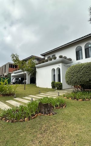 Casa à venda com 700m², 4 quartos e 4 vagasFachada