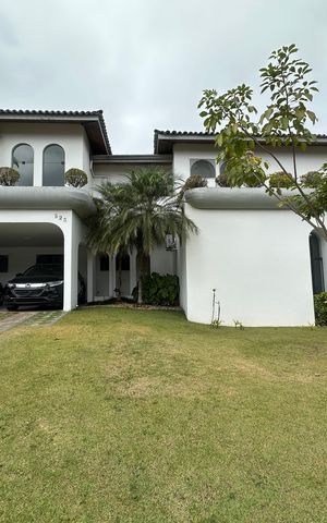 Casa à venda com 700m², 4 quartos e 4 vagasFachada