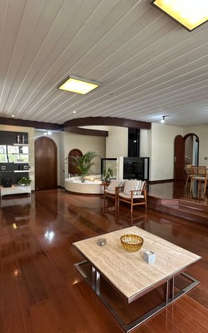 Casa à venda com 700m², 4 quartos e 4 vagasSala