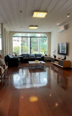 Casa à venda com 700m², 4 quartos e 4 vagasSala