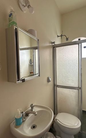 Casa à venda com 700m², 4 quartos e 4 vagasBanheiro de serviço