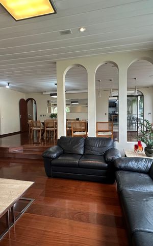 Casa à venda com 700m², 4 quartos e 4 vagasSala de TV