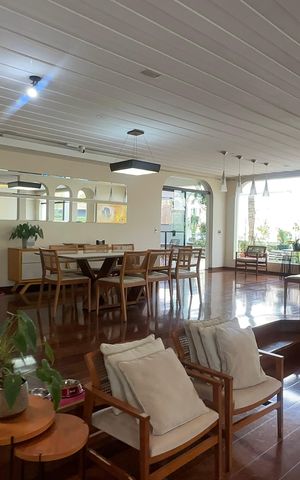 Casa à venda com 700m², 4 quartos e 4 vagasSala