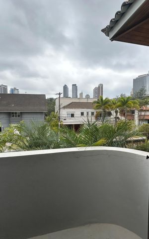 Casa à venda com 700m², 4 quartos e 4 vagasSacada Suíte 4