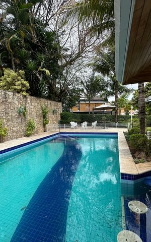 Casa à venda com 700m², 4 quartos e 4 vagasPiscina
