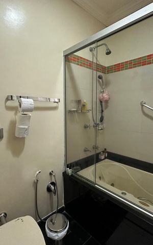 Casa à venda com 700m², 4 quartos e 4 vagasBanheiro da Suíte 1 e 2