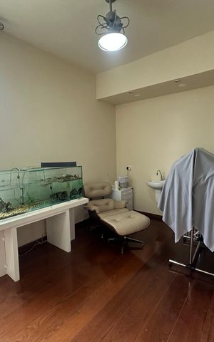 Casa à venda com 700m², 4 quartos e 4 vagasEscritório