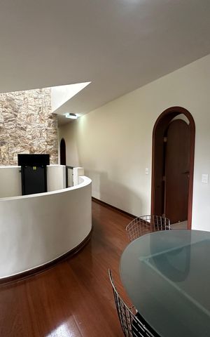 Casa à venda com 700m², 4 quartos e 4 vagasEscritório