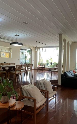 Casa à venda com 700m², 4 quartos e 4 vagasSala