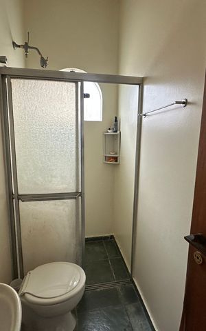 Casa à venda com 700m², 4 quartos e 4 vagasBanheiro de serviço