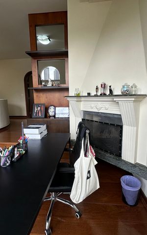 Casa à venda com 700m², 4 quartos e 4 vagasEscritório