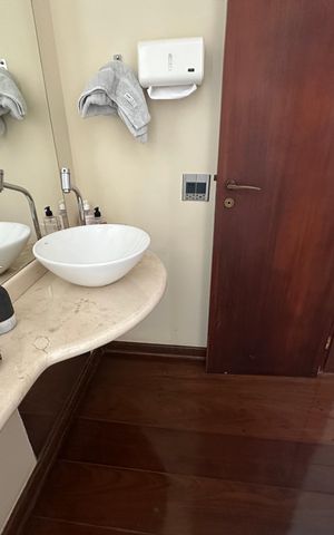 Casa à venda com 700m², 4 quartos e 4 vagasLavabo