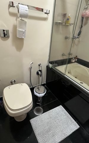 Casa à venda com 700m², 4 quartos e 4 vagasBanheiro da Suíte 1 e 2