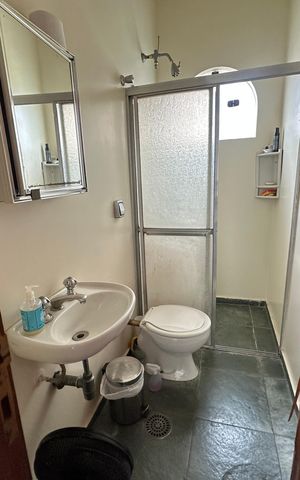 Casa à venda com 700m², 4 quartos e 4 vagasBanheiro de serviço
