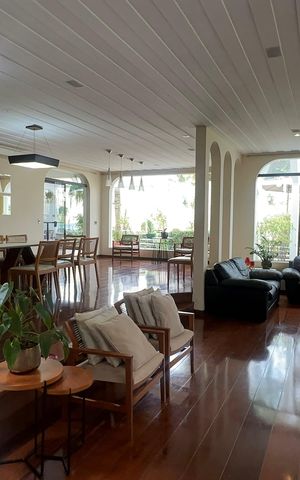 Casa à venda com 700m², 4 quartos e 4 vagasSala