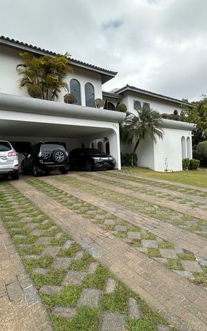 Casa à venda com 700m², 4 quartos e 4 vagasGaragem
